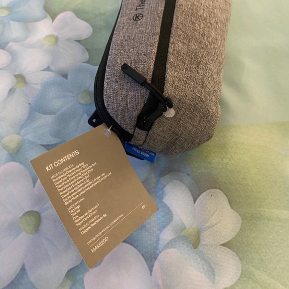 UNITED AIRLINES UA Therabody Cross Body Bag Business Class Amenity Kit - Picture 2 of 3